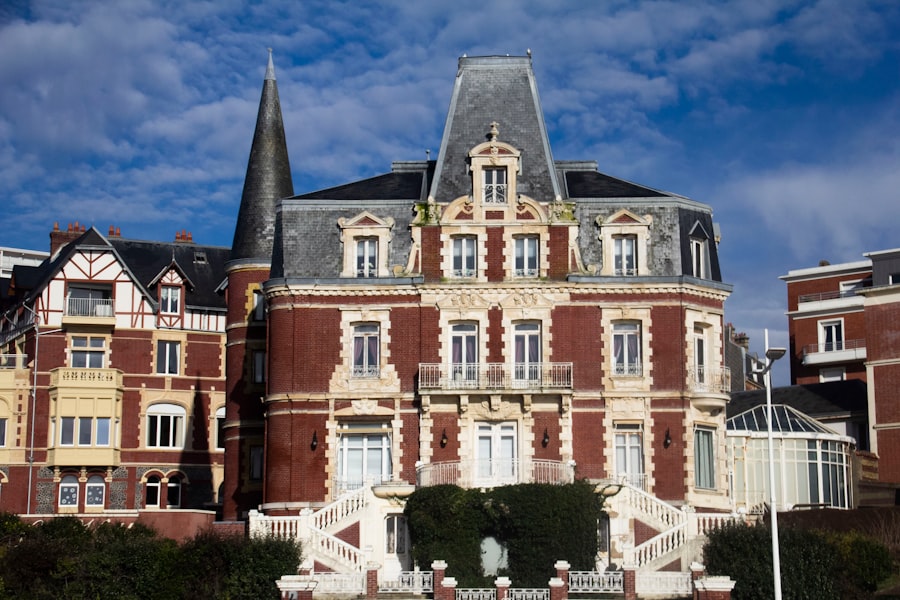 luxury management schools