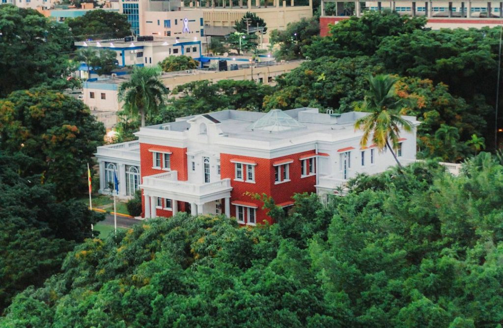 Photo real estate school