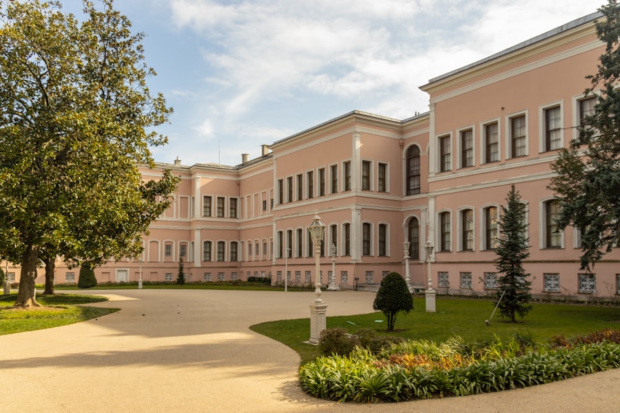 Photo luxury management schools